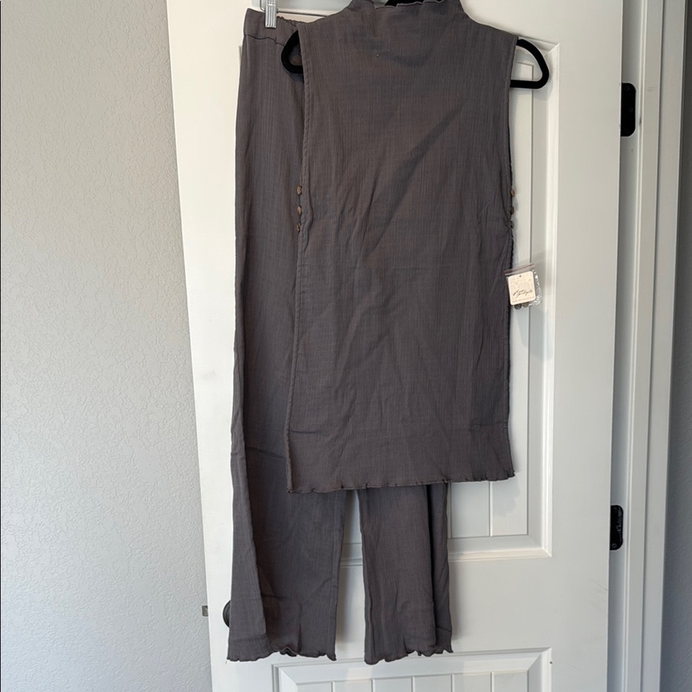 Free People Gray Sleeveless Top and Pants Set